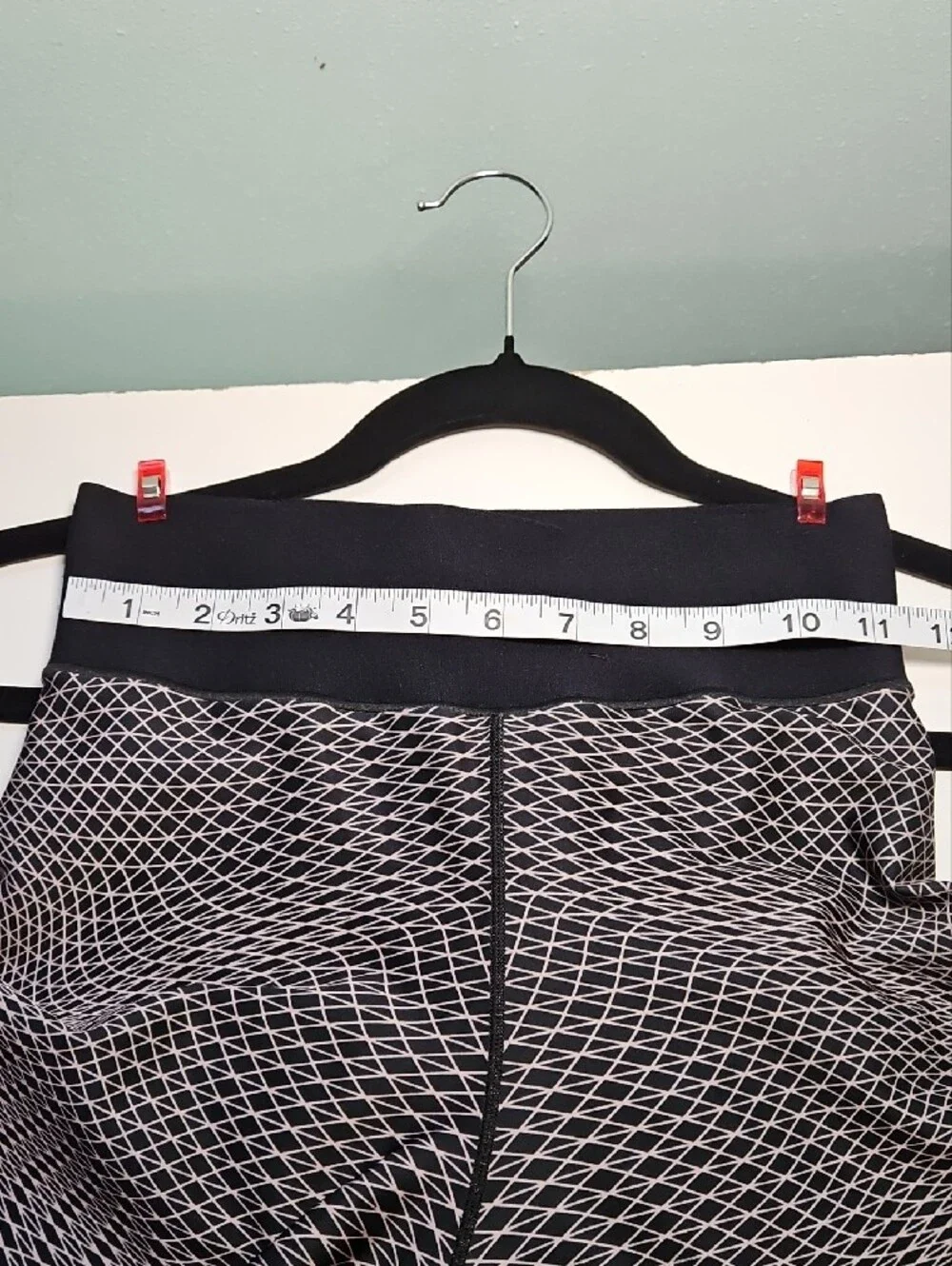 Ultracor Black Waistband Leggings with Pink Geometric Mesh Pattern